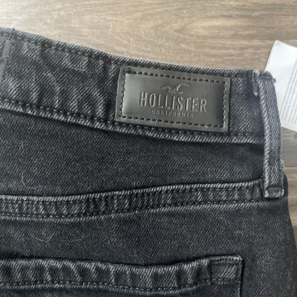 Hollister Stretch Ultra HighRise Mom Jeans - Picture 3 of 8